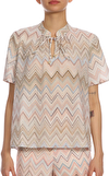 Resim Çok Renkli Zikzak Desenli Kısa Kol Hakim Yaka Pamuk Bluz