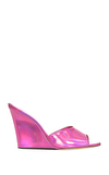 Resim Pembe Deri Yüksek Topuklu Parmak Arası Kadın Terlik